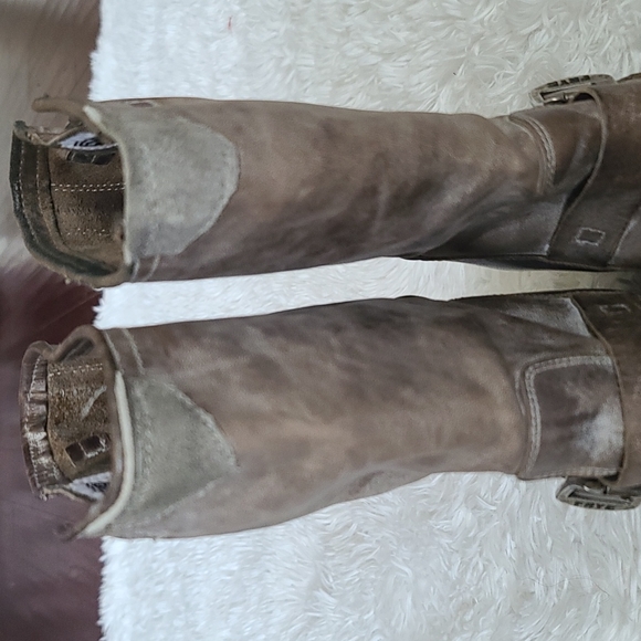 Frye | size 9 | distressed engineer boot with heel - Picture 5 of 14